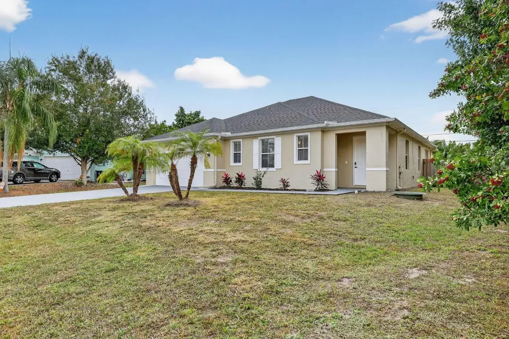 1572 SW Gager Road Port St Lucie FL 34953
