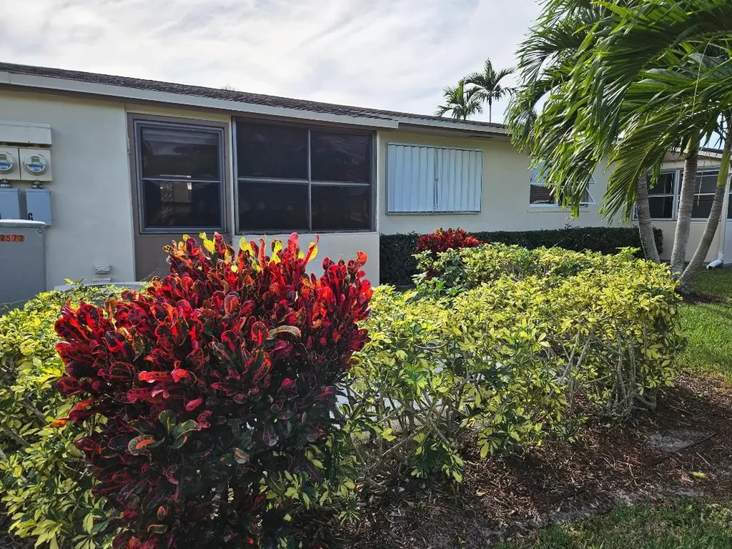 2572 E Emory Drive E West Palm Beach FL 33415