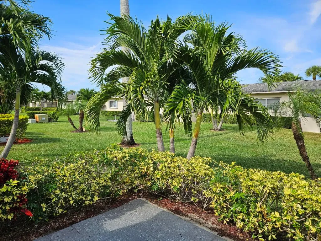 2572 E Emory Drive E West Palm Beach FL 33415