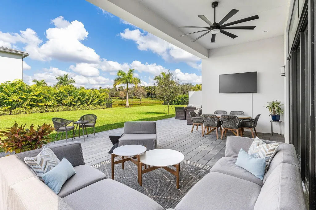 8233 Essex Country Club Drive Boca Raton FL 33434