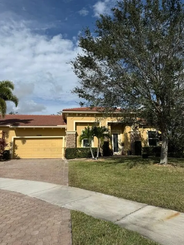 10286 SW Canossa Way Port St Lucie FL 34986