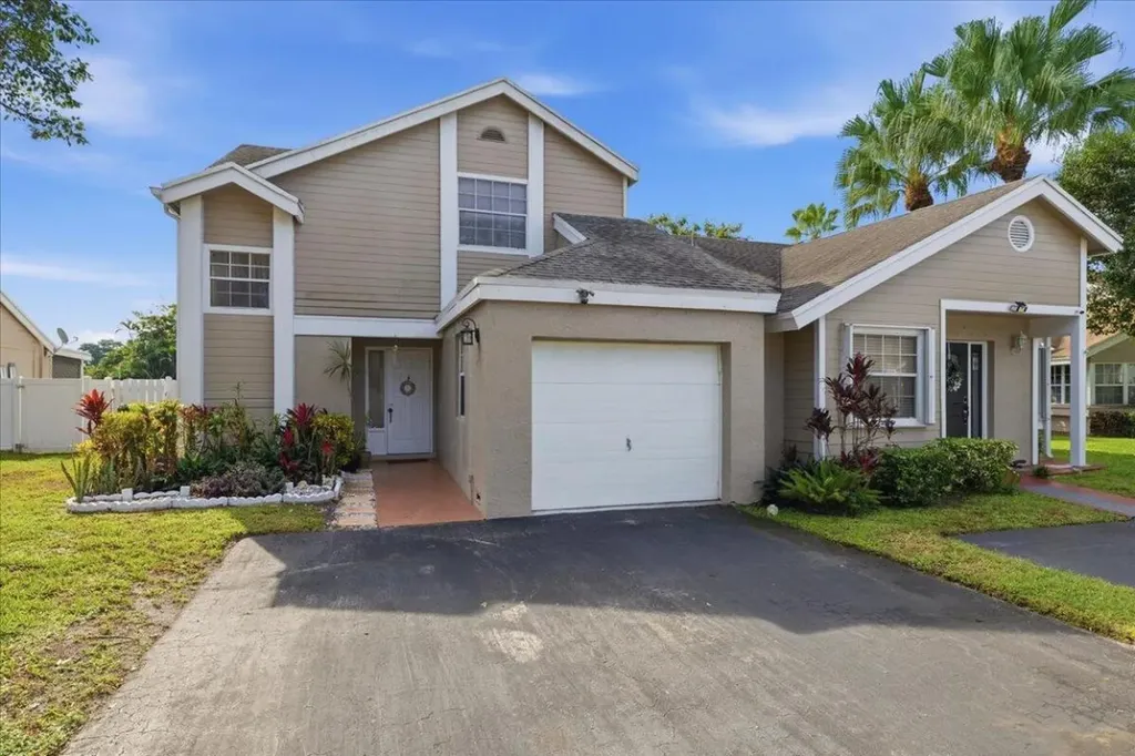 11140 SW 11th Place Davie FL 33324