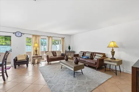11140 SW 11th Place Davie FL 33324