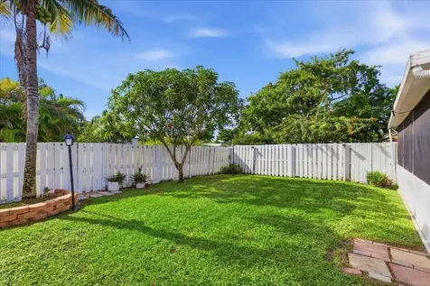 11140 SW 11th Place Davie FL 33324
