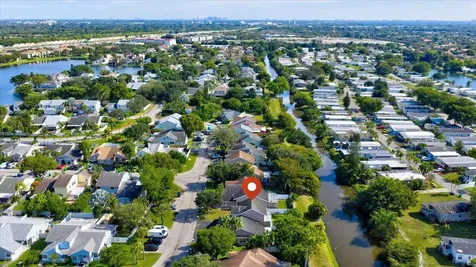 11140 SW 11th Place Davie FL 33324
