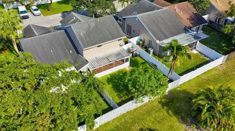 11140 SW 11th Place Davie FL 33324