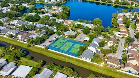 11140 SW 11th Place Davie FL 33324