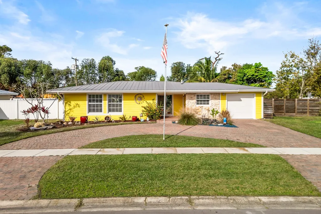 1425 SE San Sovina Terrace Port St Lucie FL 34952