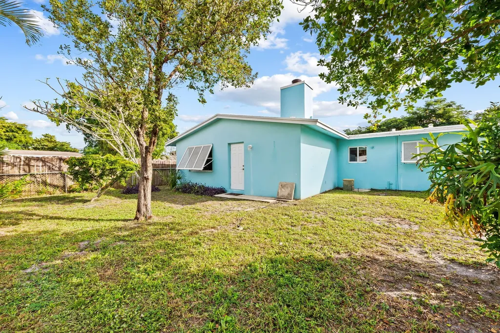 27 NE 16th Avenue Pompano Beach FL 33060