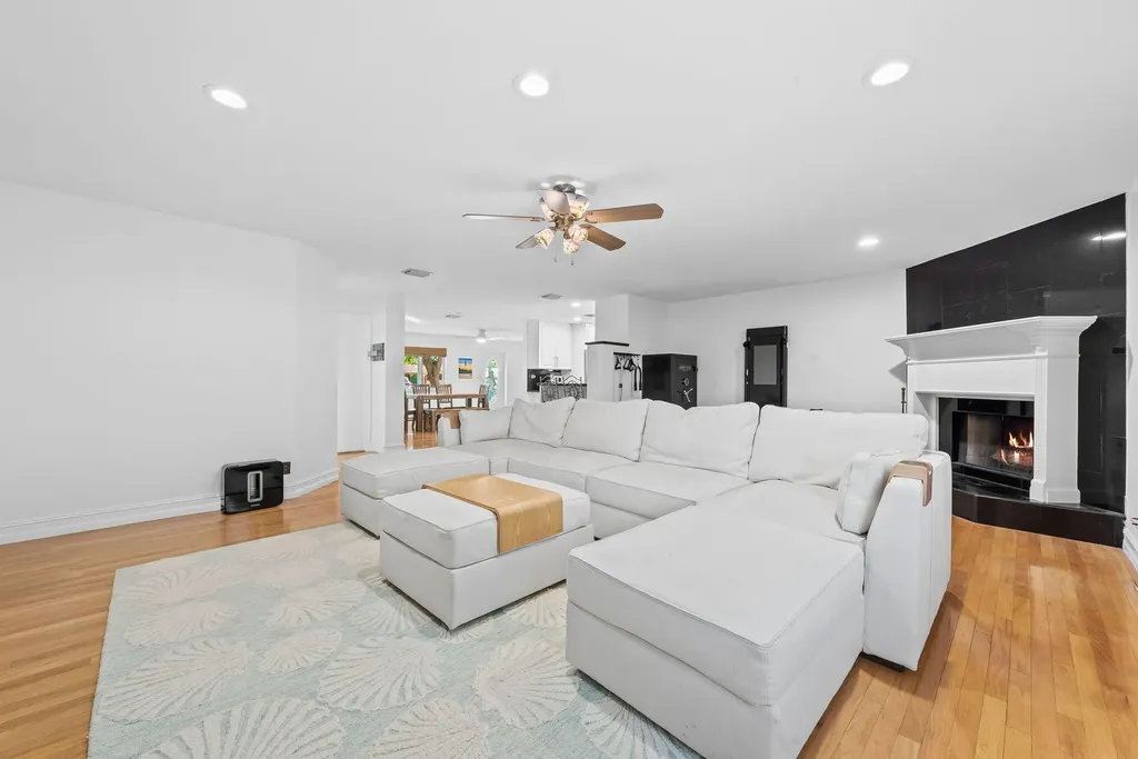 27 NE 16th Avenue Pompano Beach FL 33060