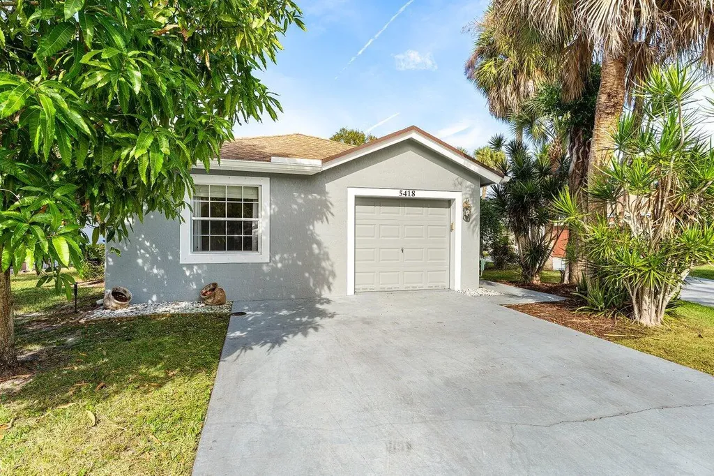5418 Club Circle Haverhill FL 33415