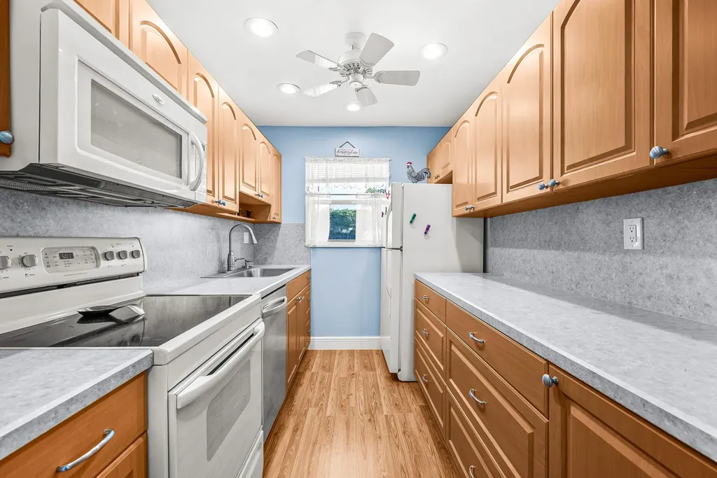 175 High Point Terrace E Delray Beach FL 33445