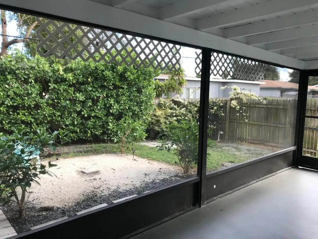 2858 N Dixie Highway Boca Raton FL 33431