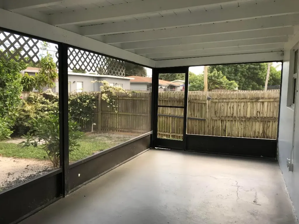2858 N Dixie Highway Boca Raton FL 33431