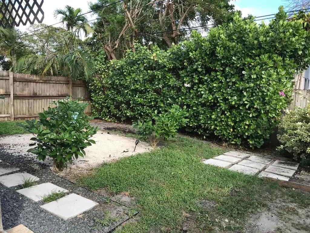 2858 N Dixie Highway Boca Raton FL 33431