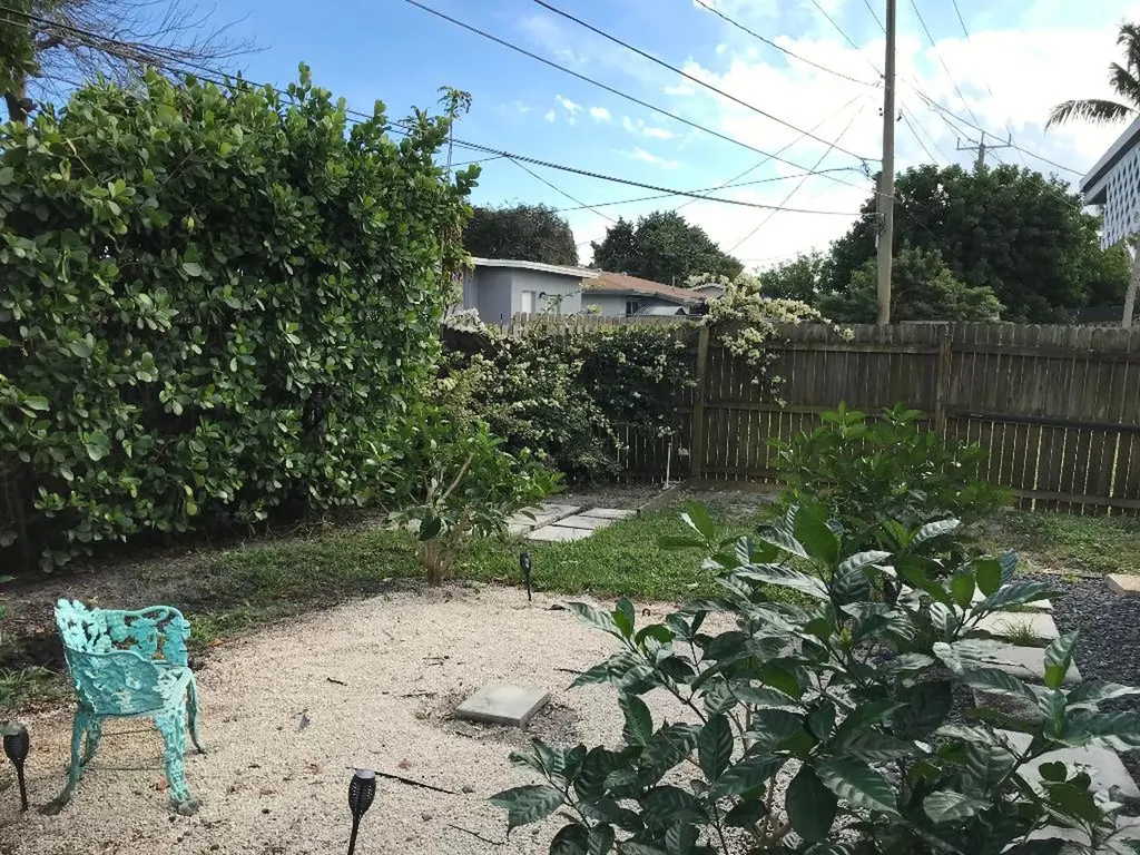 2858 N Dixie Highway Boca Raton FL 33431