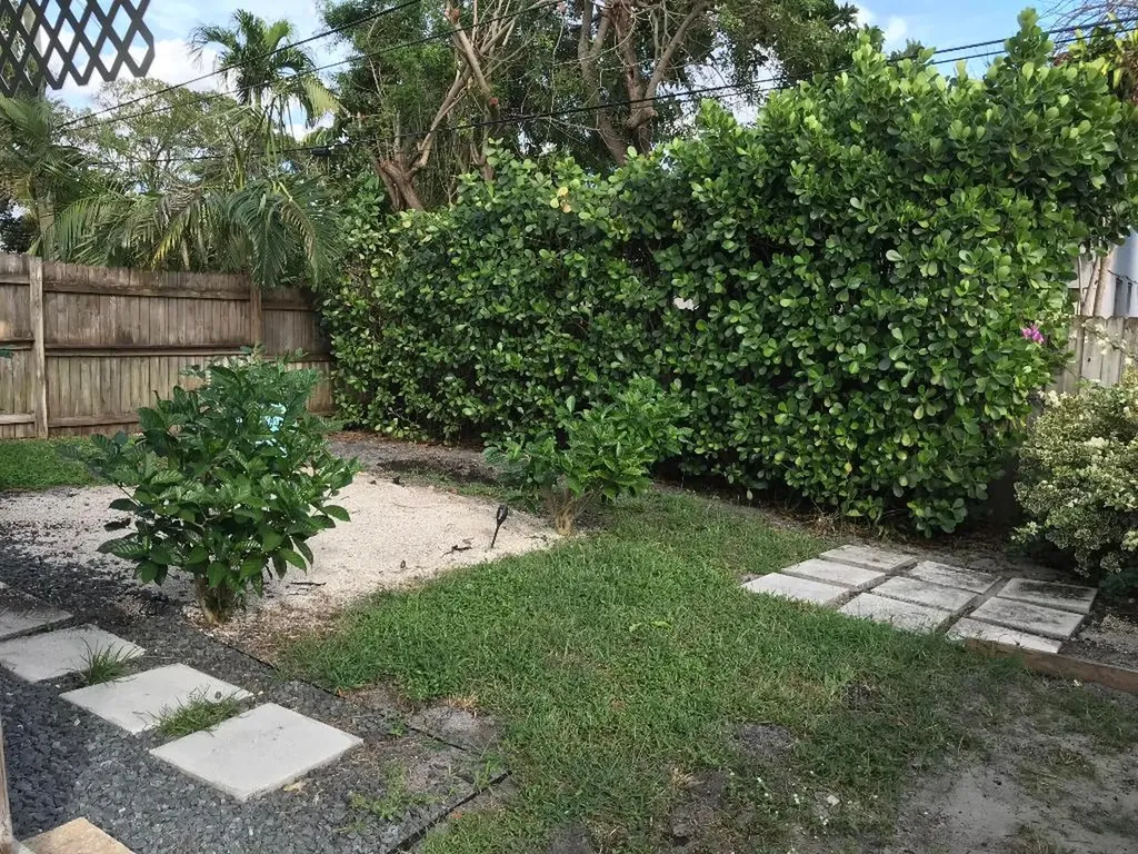 2858 N Dixie Highway Boca Raton FL 33431