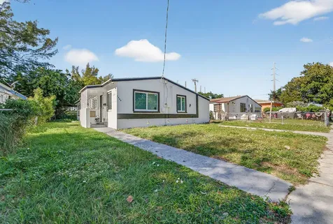5909 Pinewood Avenue West Palm Beach FL 33407