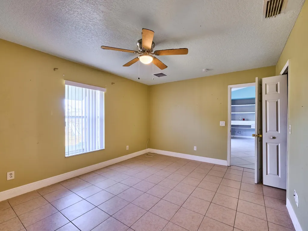 1407 SE Grapeland Avenue Port St Lucie FL 34952