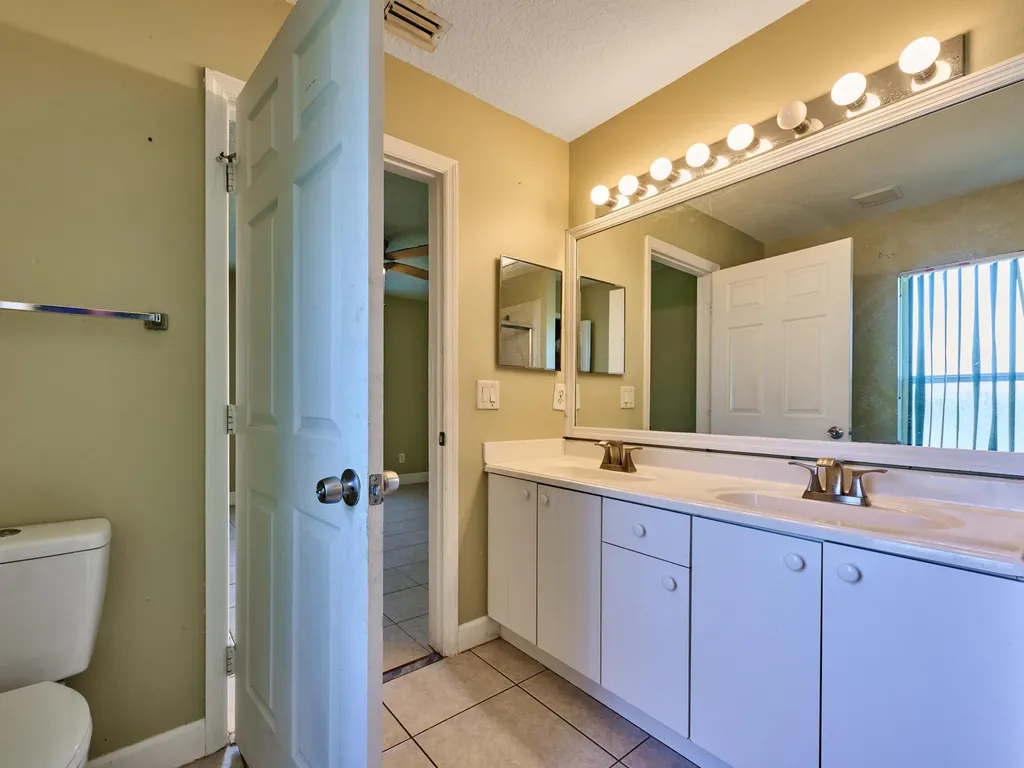 1407 SE Grapeland Avenue Port St Lucie FL 34952