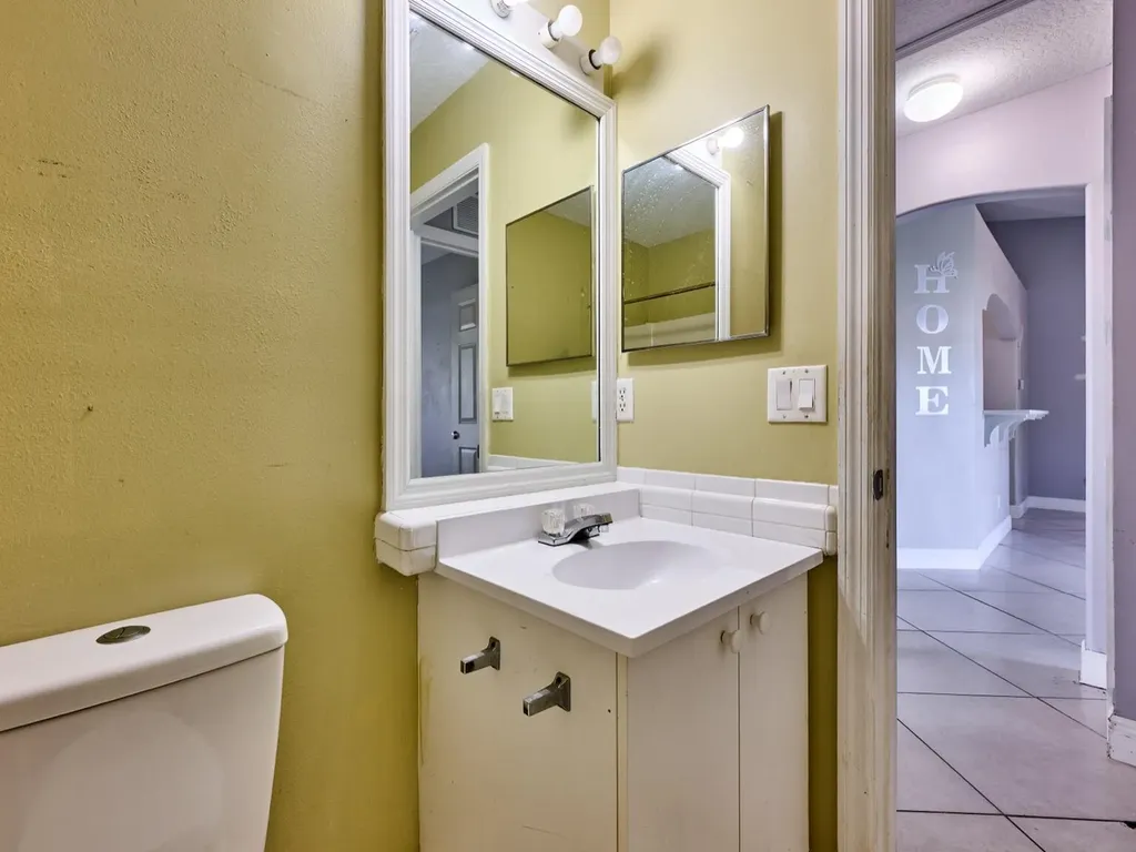 1407 SE Grapeland Avenue Port St Lucie FL 34952