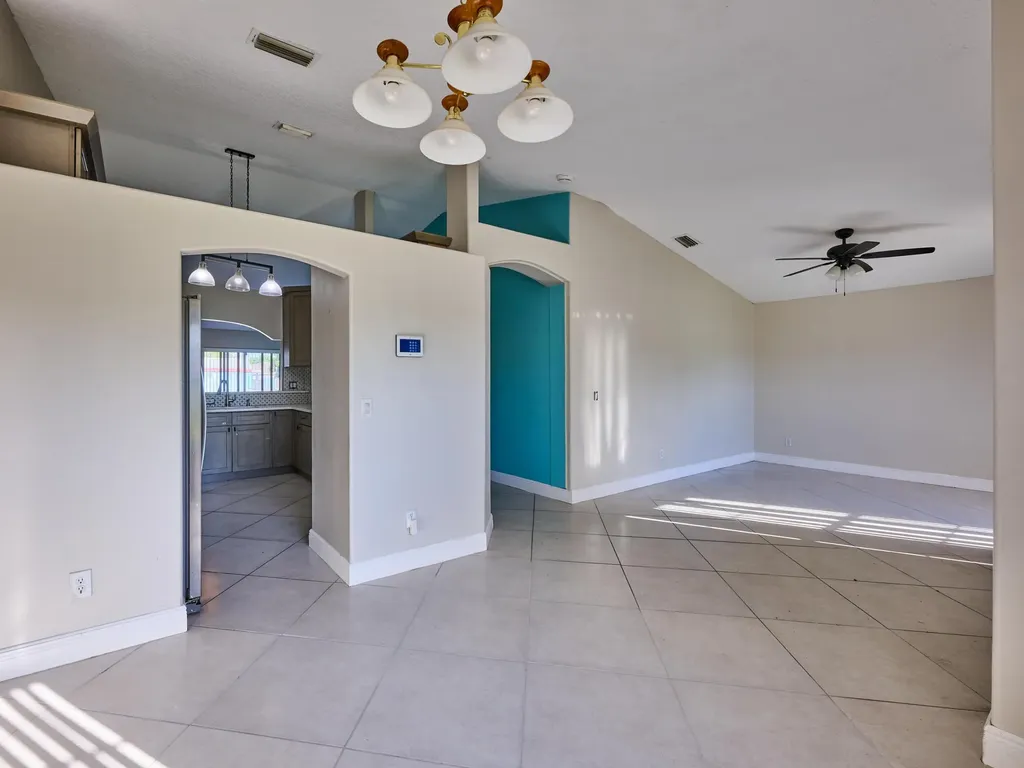 1407 SE Grapeland Avenue Port St Lucie FL 34952