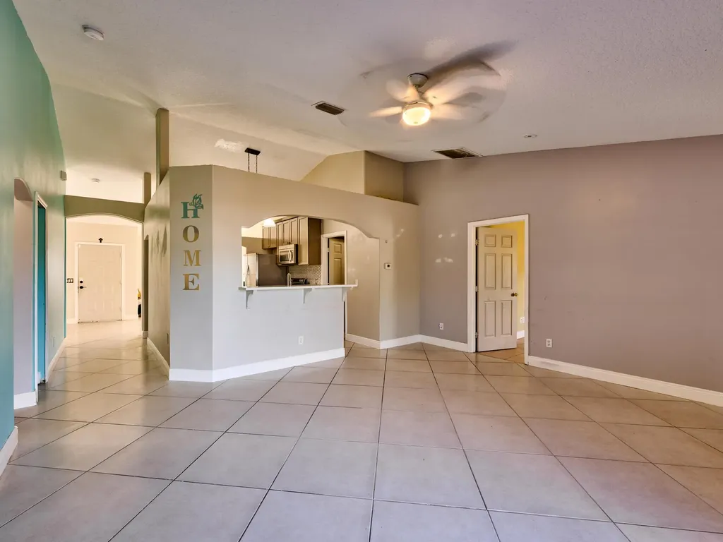 1407 SE Grapeland Avenue Port St Lucie FL 34952