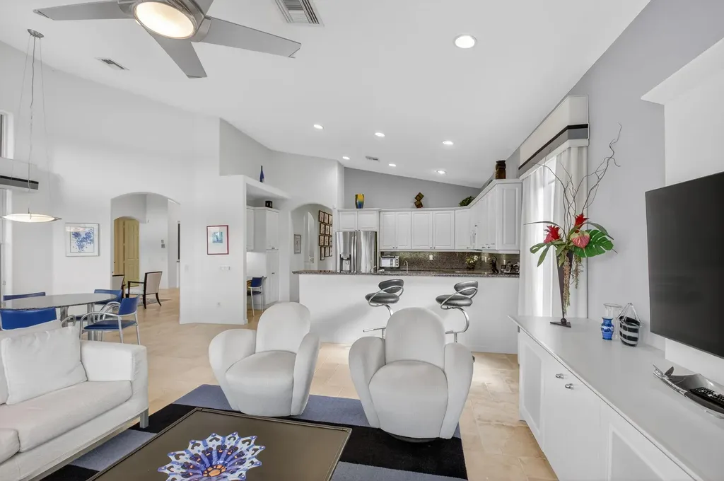 13197 Alhambra Lake Circle Delray Beach FL 33446