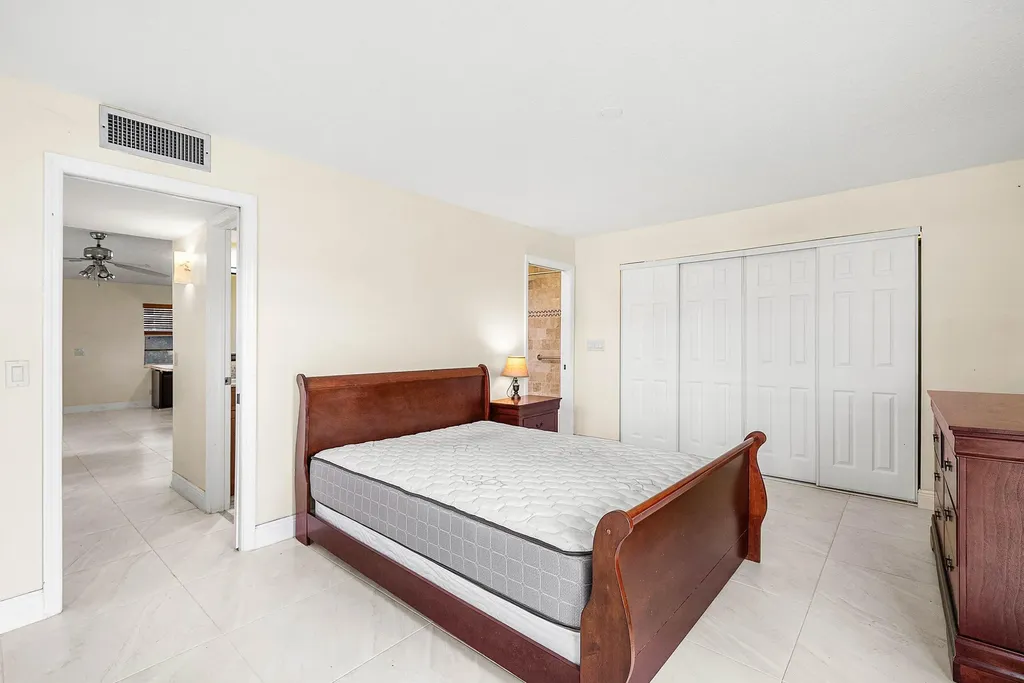 447 Burgundy J Delray Beach FL 33484