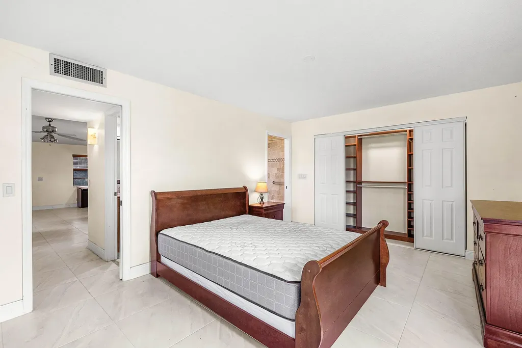 447 Burgundy J Delray Beach FL 33484