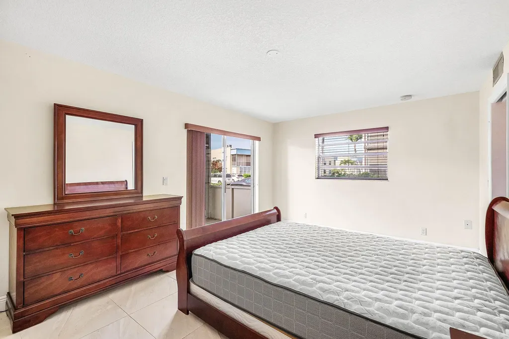 447 Burgundy J Delray Beach FL 33484