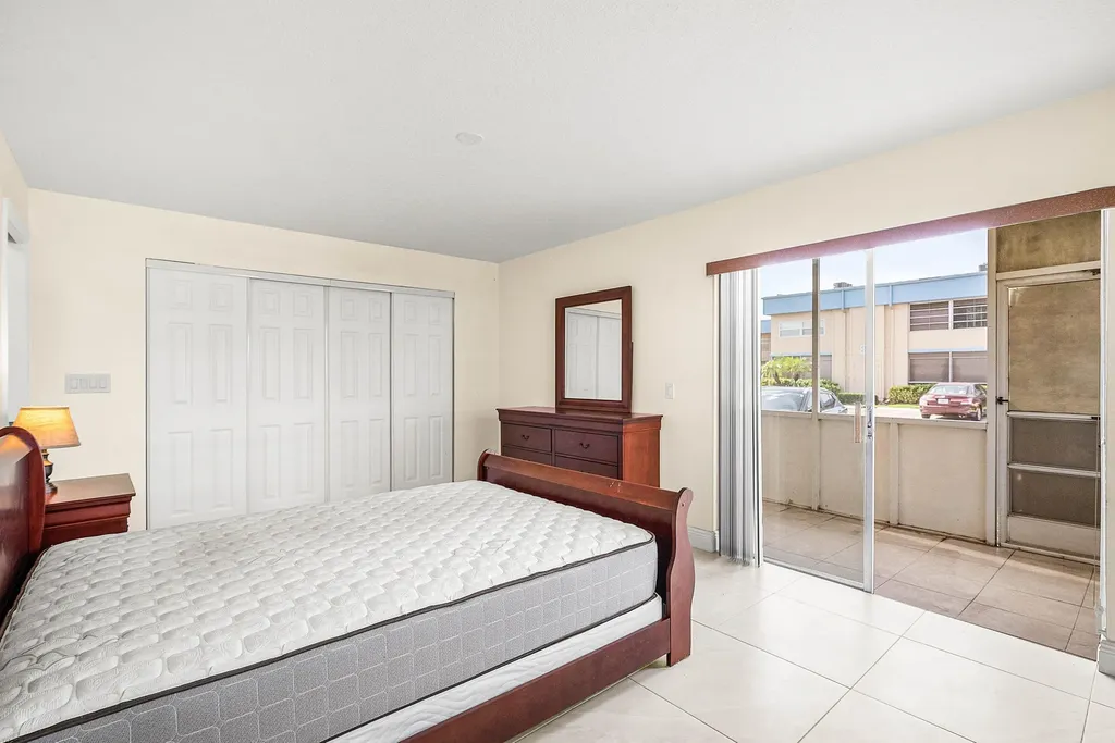 447 Burgundy J Delray Beach FL 33484
