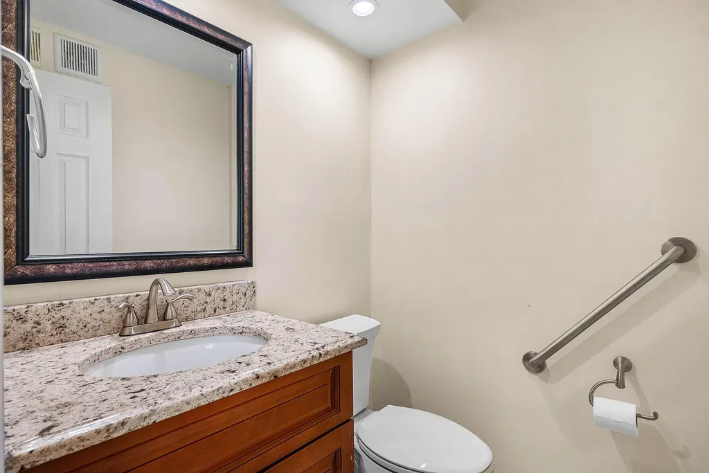 447 Burgundy J Delray Beach FL 33484