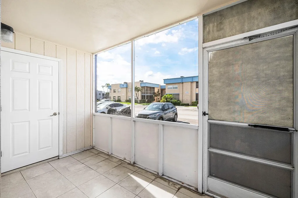 447 Burgundy J Delray Beach FL 33484