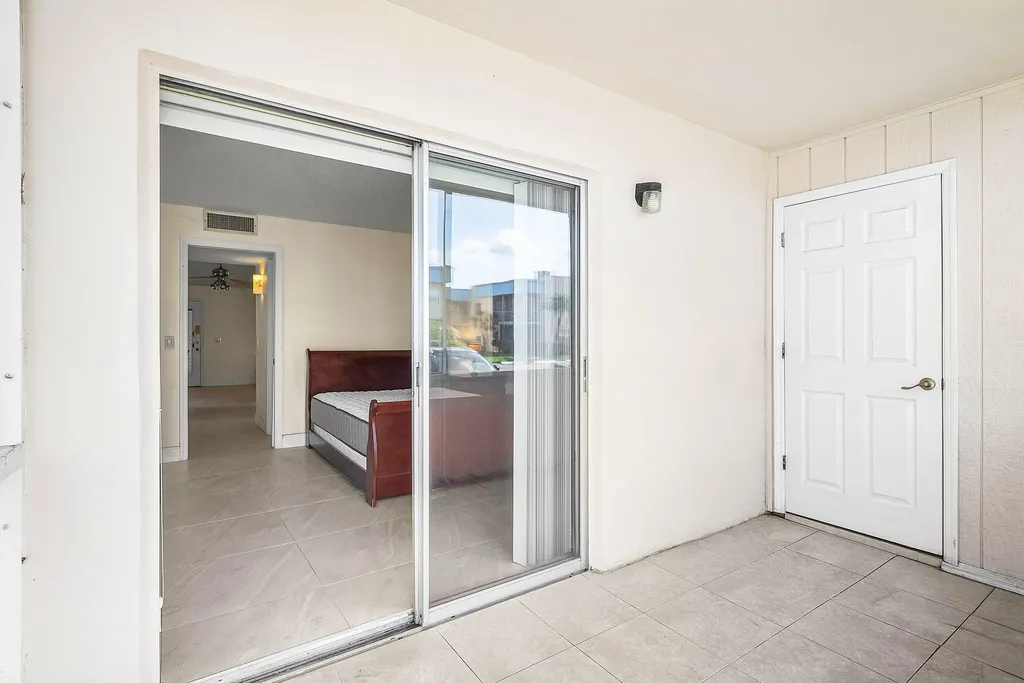 447 Burgundy J Delray Beach FL 33484