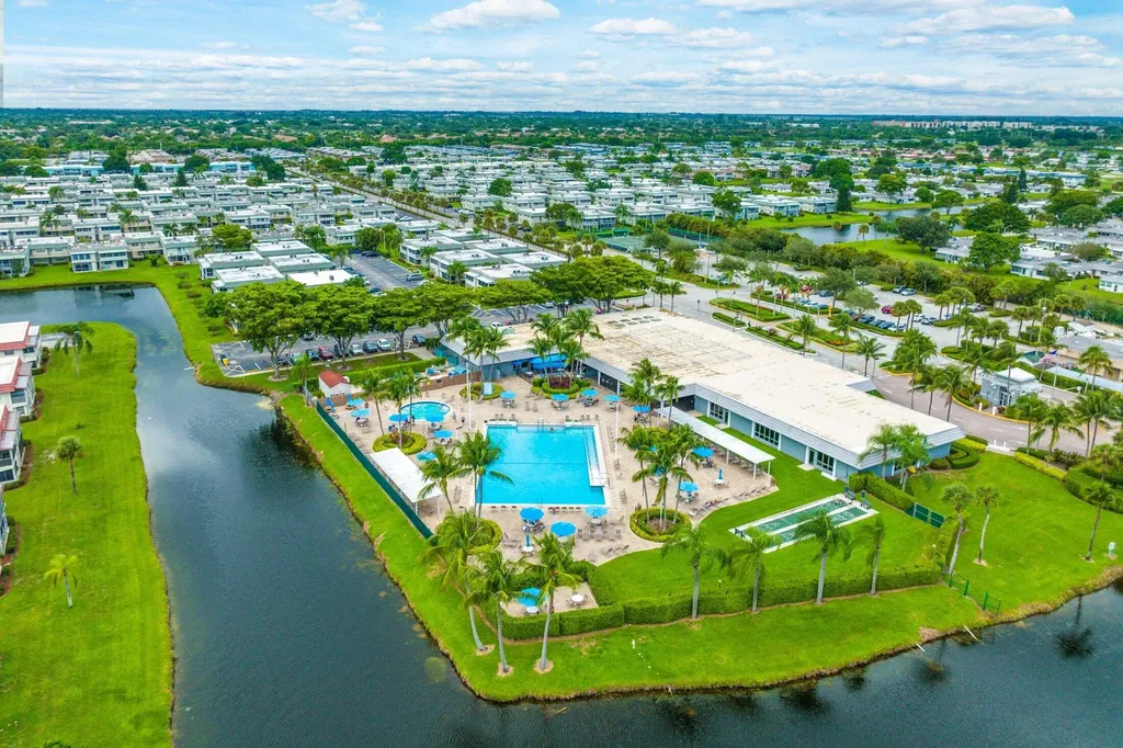 447 Burgundy J Delray Beach FL 33484