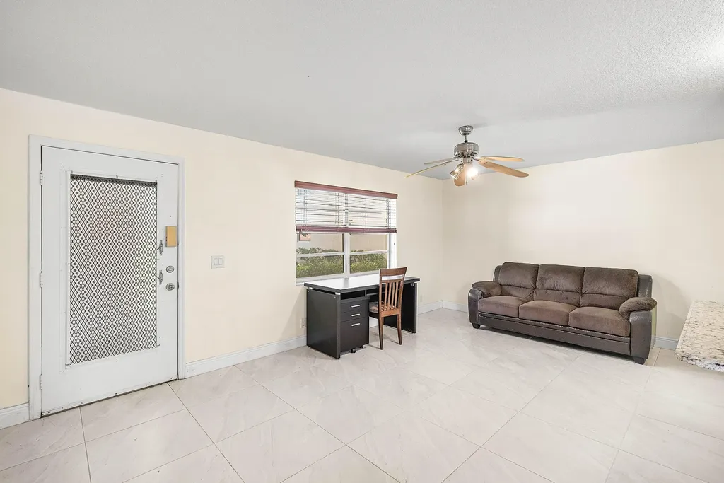 447 Burgundy J Delray Beach FL 33484