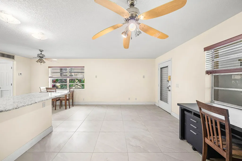 447 Burgundy J Delray Beach FL 33484