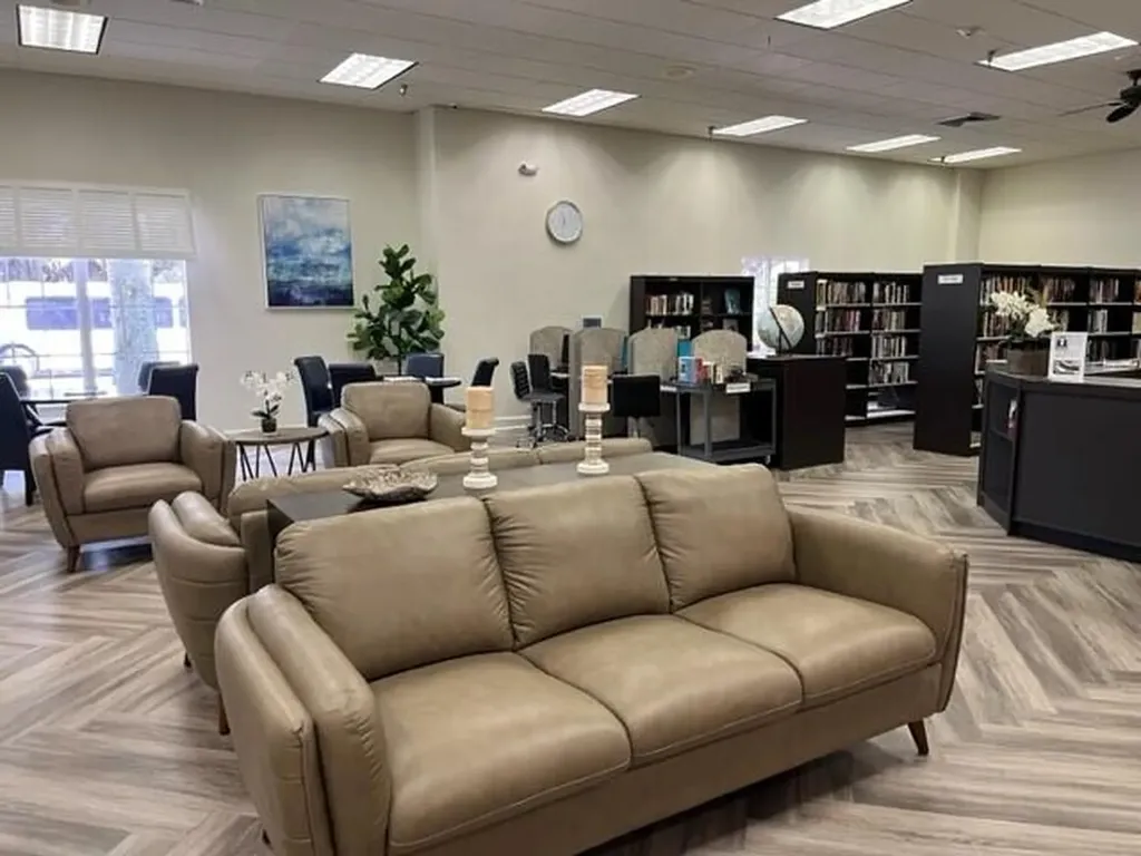 447 Burgundy J Delray Beach FL 33484