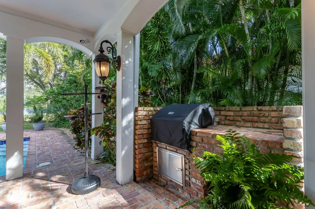 2883 Banyan Boulevard Circle NW Boca Raton FL 33431