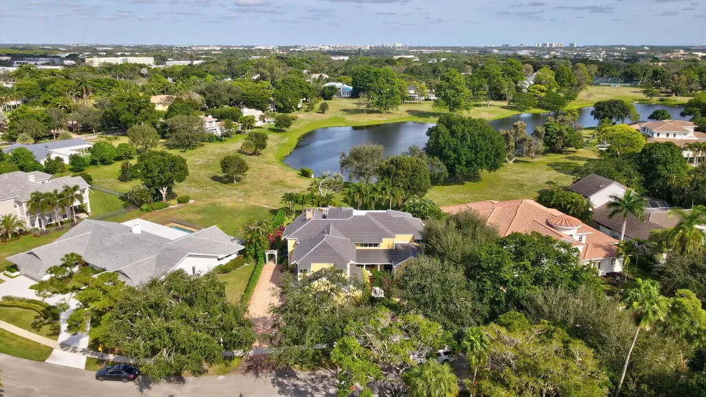 2883 Banyan Boulevard Circle NW Boca Raton FL 33431