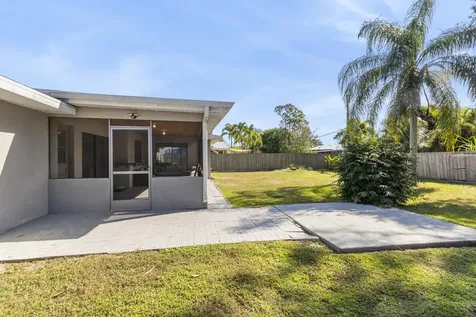 814 SE Starflower Avenue Port St Lucie FL 34983