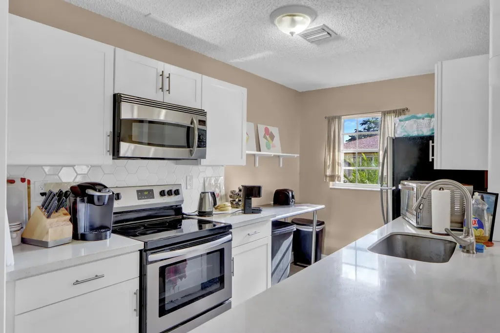 14050 Nesting Way Delray Beach FL 33484