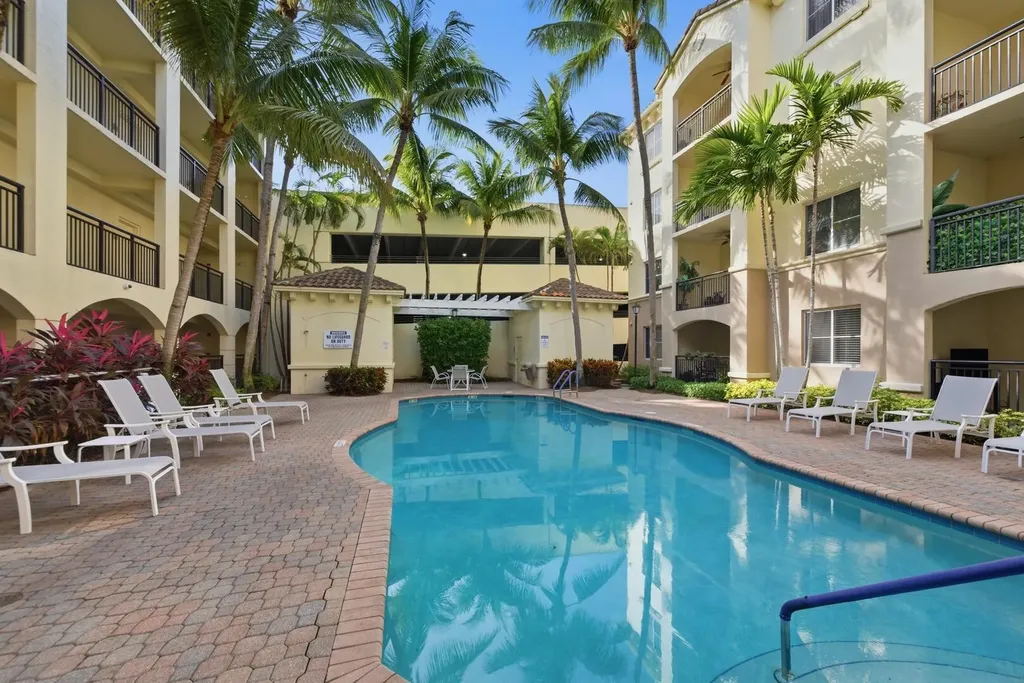 4 Renaissance Way Boynton Beach FL 33426