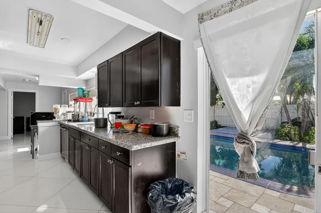 256 SW 11th Place Boca Raton FL 33432
