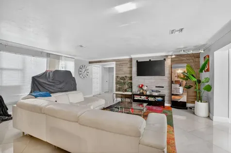 256 SW 11th Place Boca Raton FL 33432