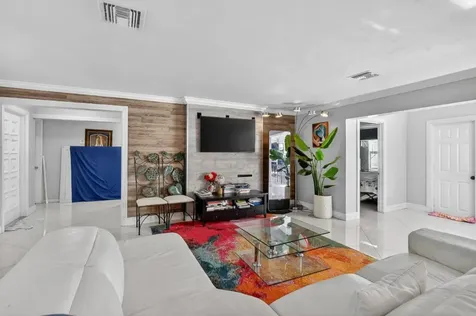 256 SW 11th Place Boca Raton FL 33432