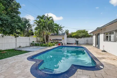 256 SW 11th Place Boca Raton FL 33432