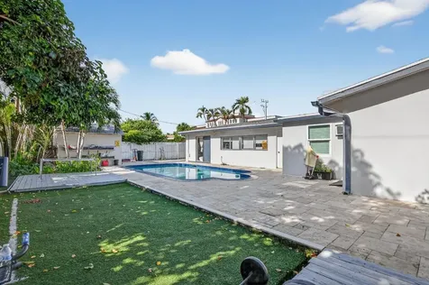 256 SW 11th Place Boca Raton FL 33432