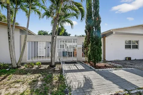 256 SW 11th Place Boca Raton FL 33432